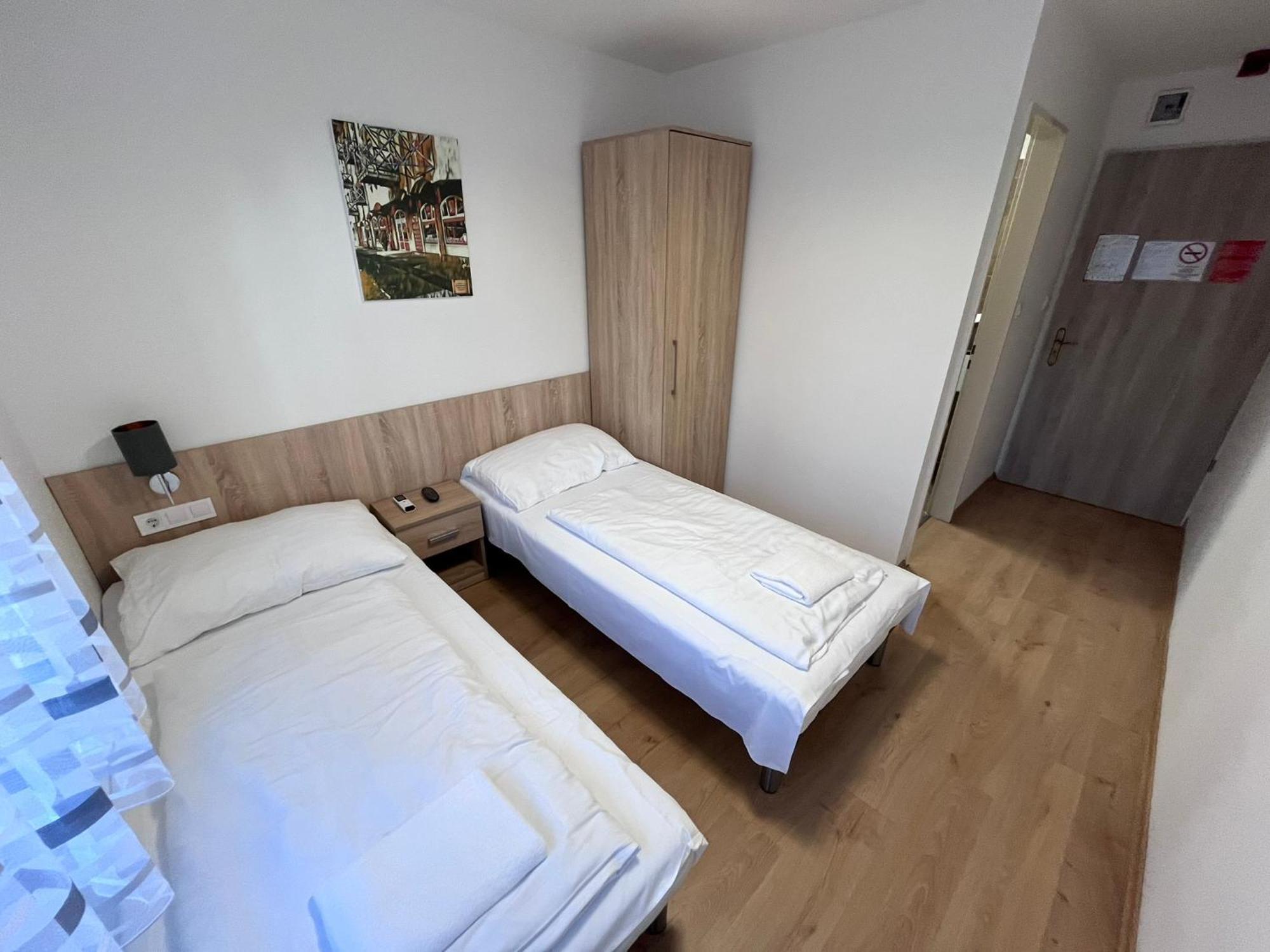 Majus 1 Vendeghaz - Torony Hotel Eksteriør billede