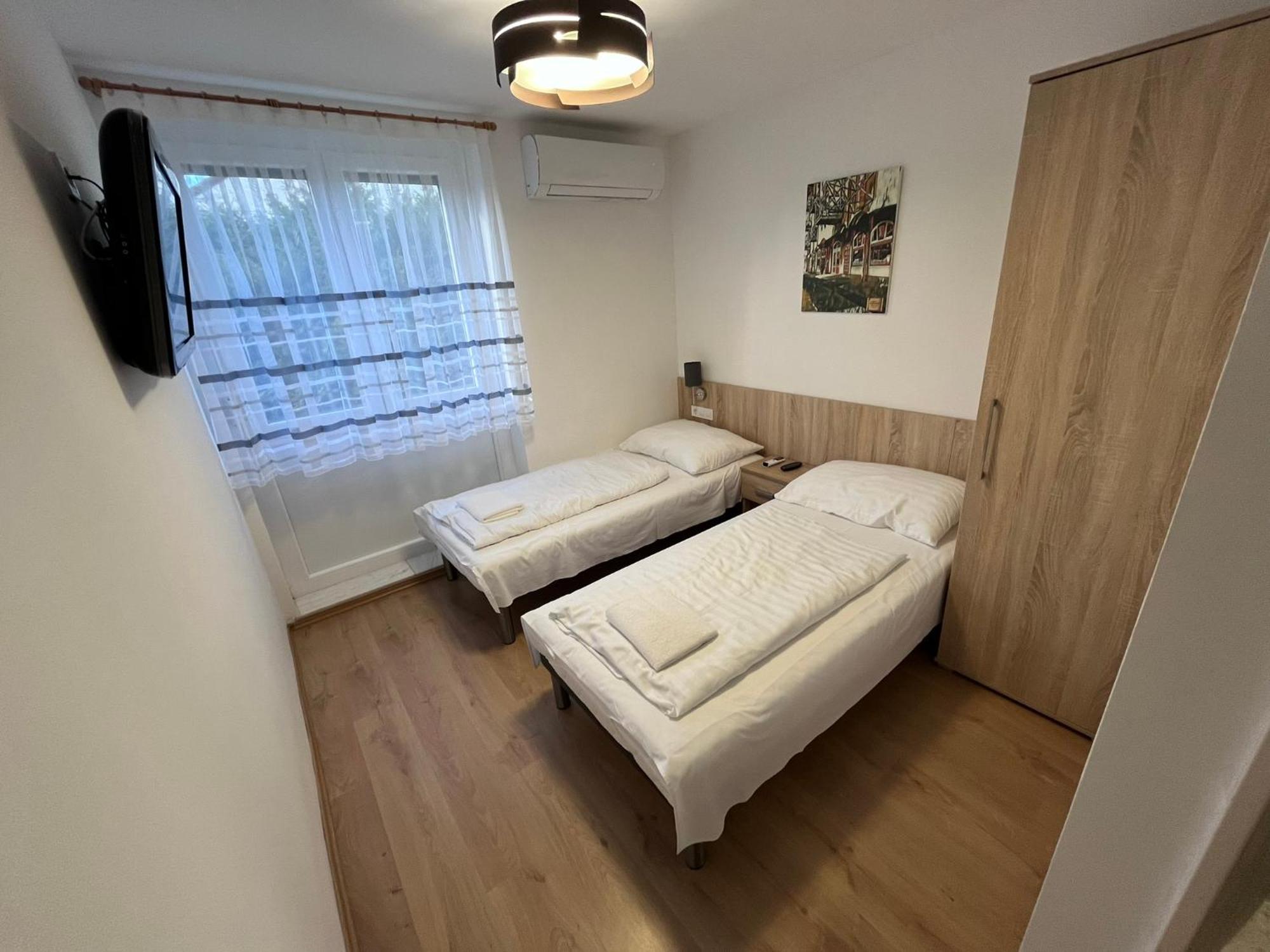 Majus 1 Vendeghaz - Torony Hotel Eksteriør billede
