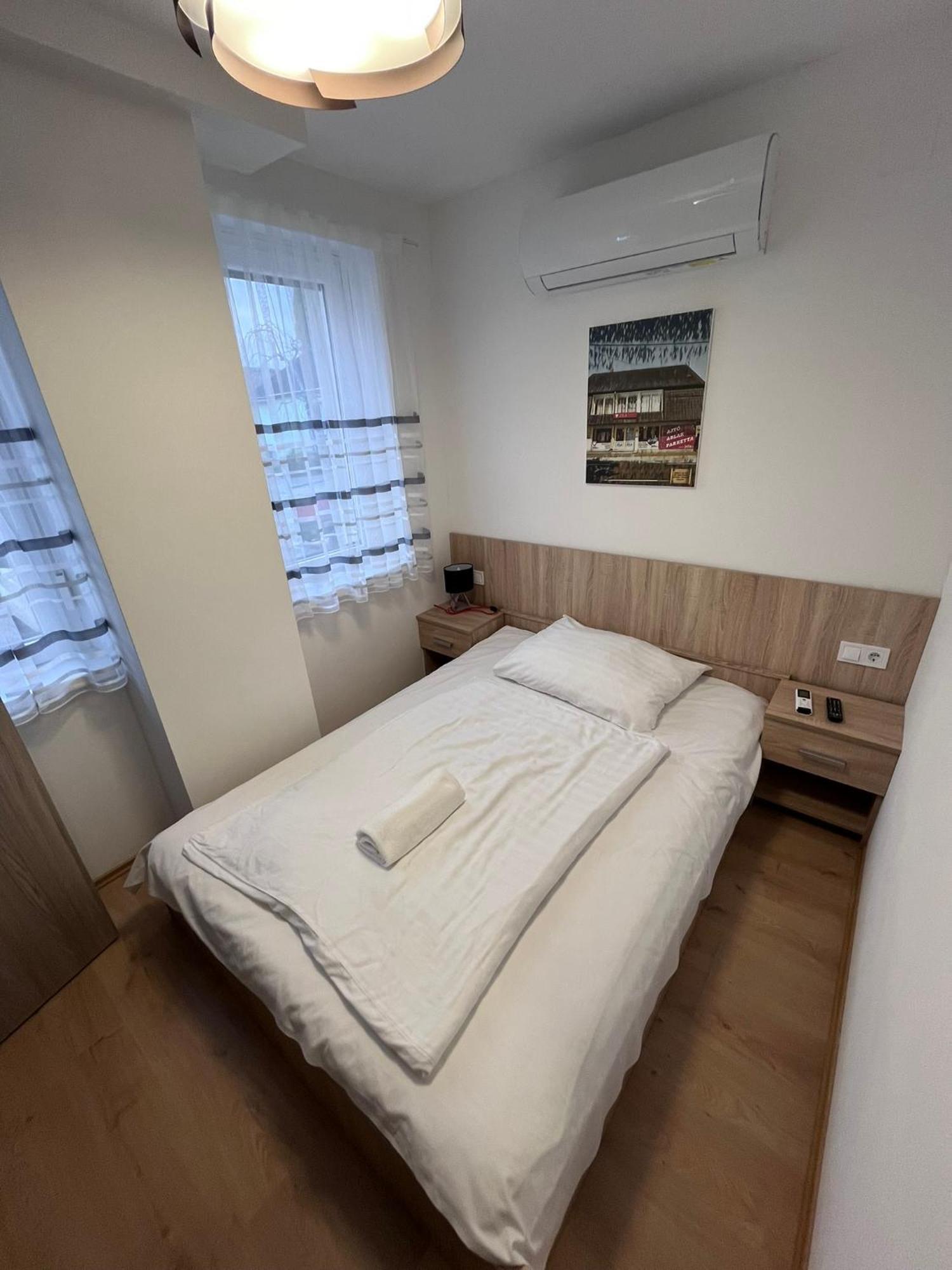 Majus 1 Vendeghaz - Torony Hotel Eksteriør billede