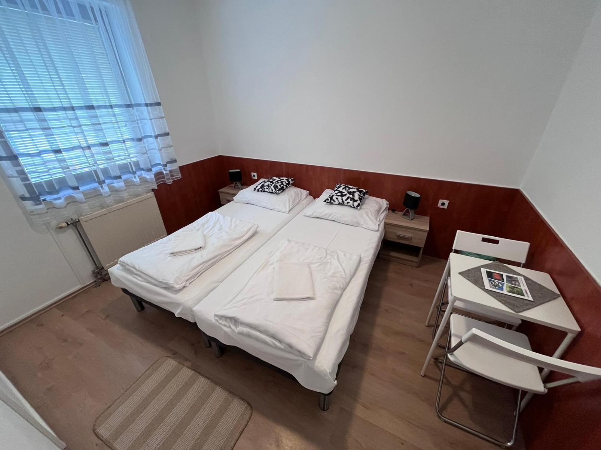 Majus 1 Vendeghaz - Torony Hotel Eksteriør billede