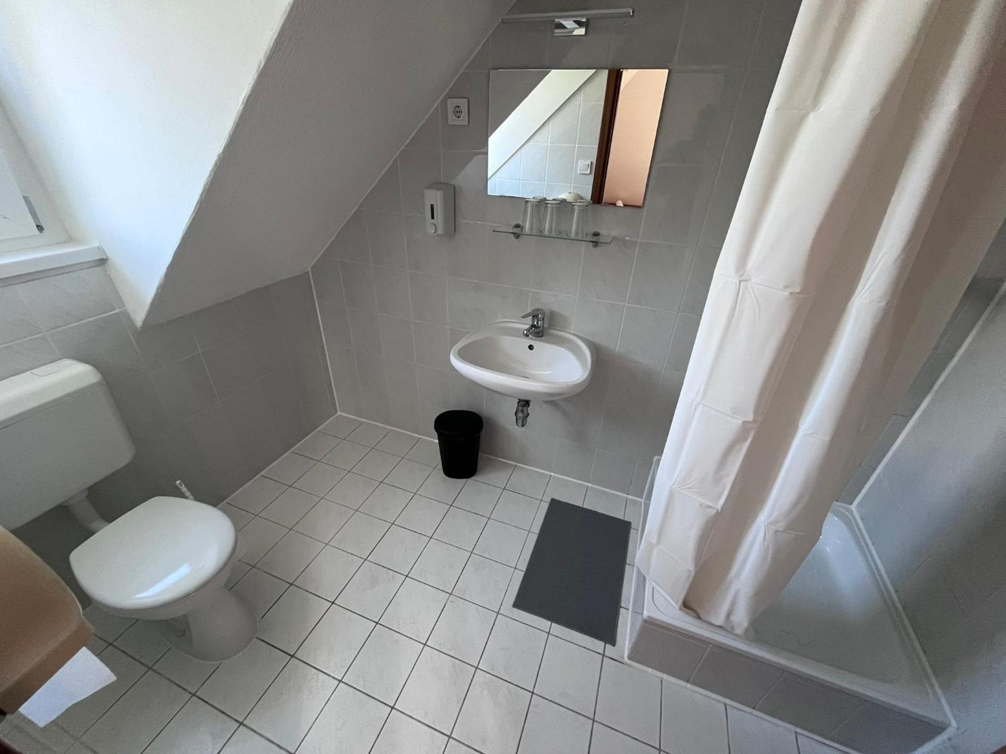 Majus 1 Vendeghaz - Torony Hotel Eksteriør billede
