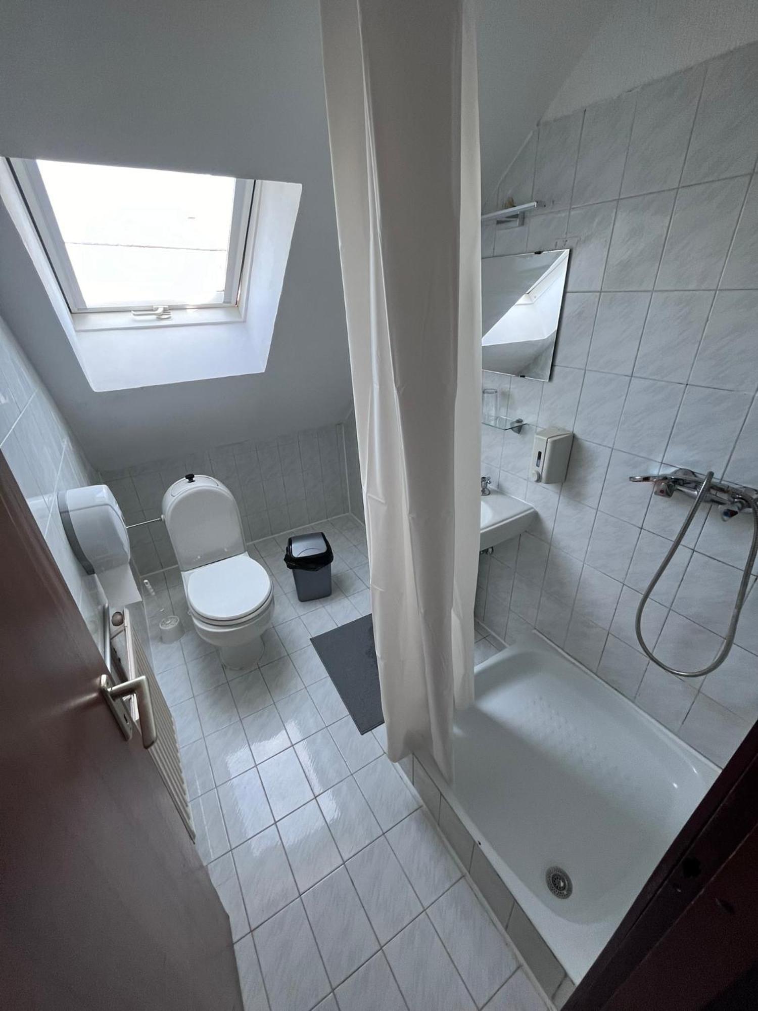 Majus 1 Vendeghaz - Torony Hotel Eksteriør billede