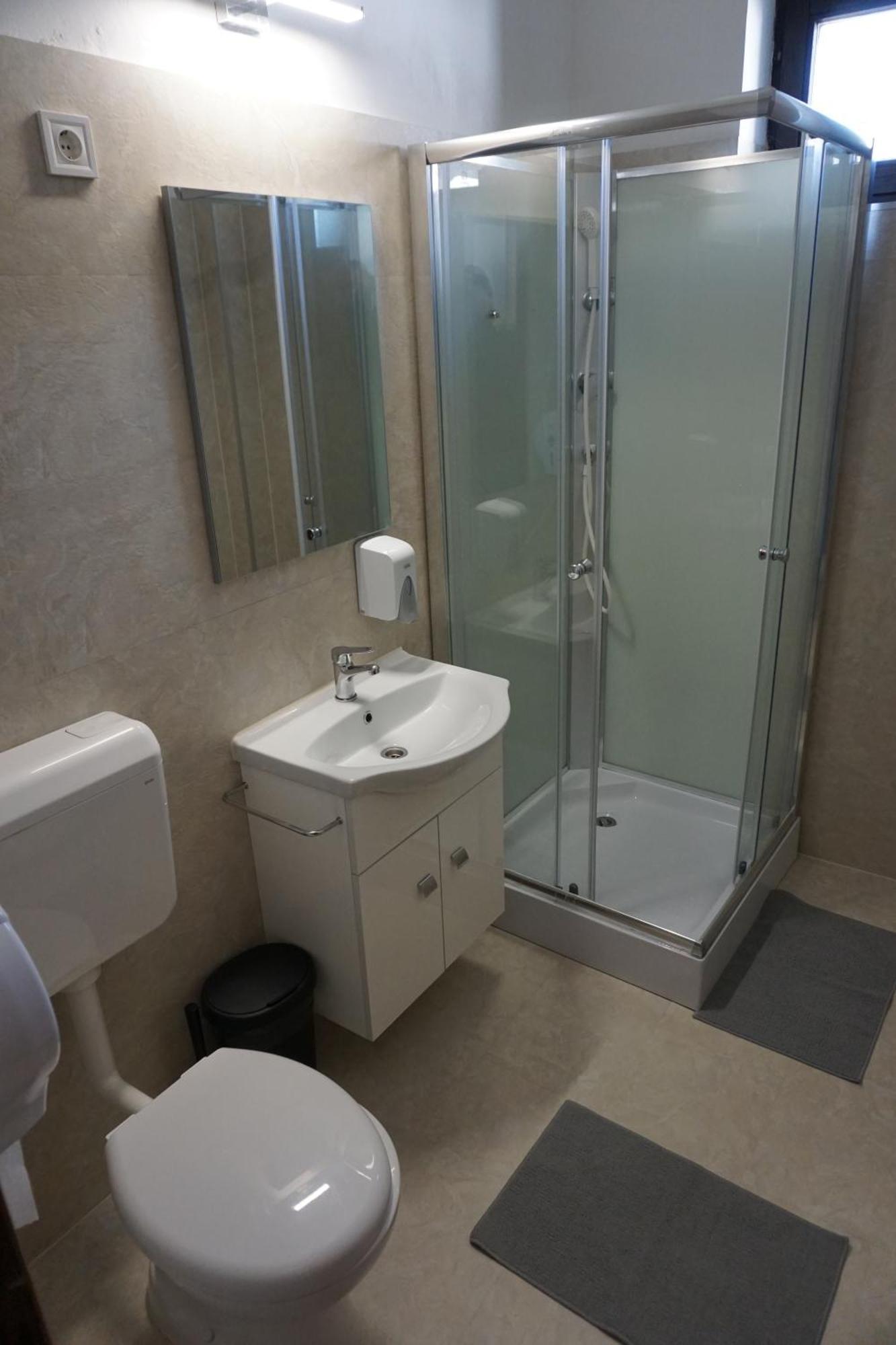 Majus 1 Vendeghaz - Torony Hotel Eksteriør billede