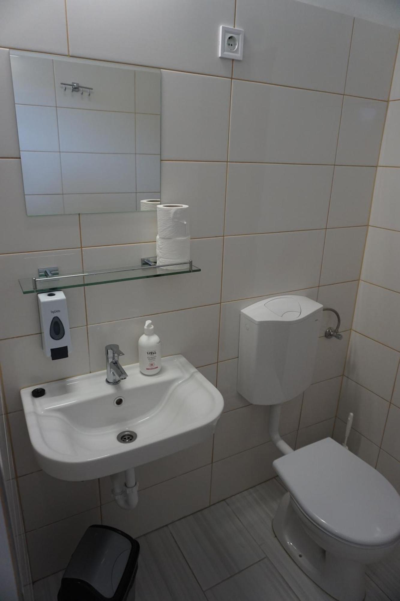 Majus 1 Vendeghaz - Torony Hotel Eksteriør billede