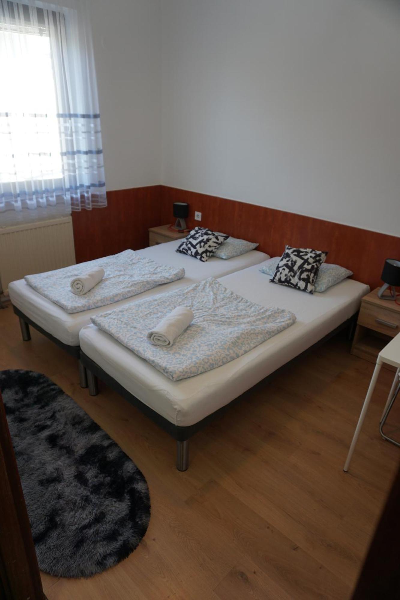 Majus 1 Vendeghaz - Torony Hotel Eksteriør billede