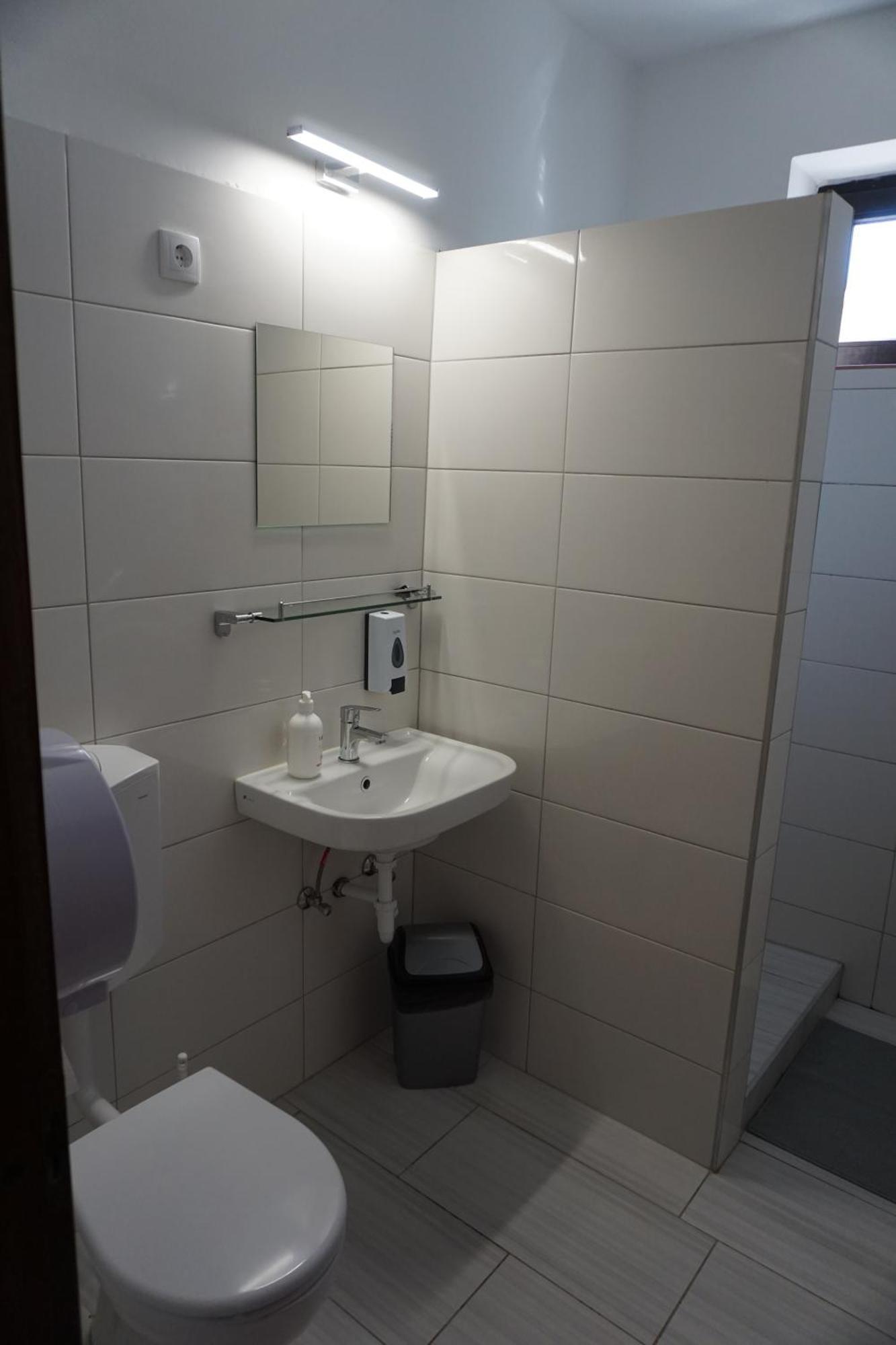 Majus 1 Vendeghaz - Torony Hotel Eksteriør billede